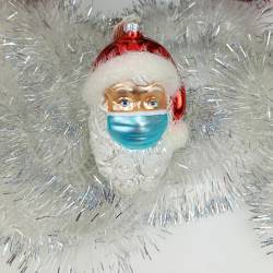Julemand med godkendt mundbind juletræskugle i glas Ø 10 cm a