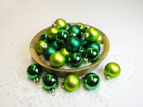 Grønne silkematte og blanke juletræskugler mix Ø 4 cm